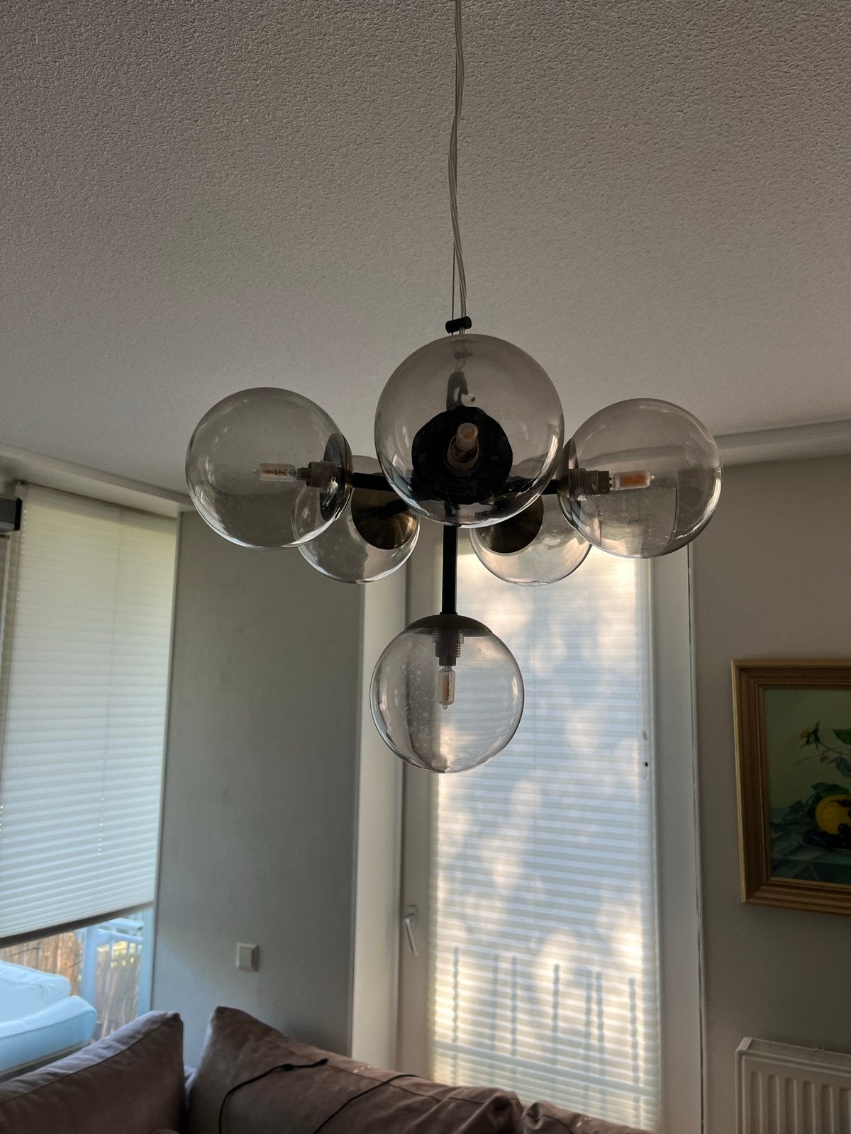 Moderne hanglamp met 6 glazen bollen, Huis en Inrichting, Lampen | Hanglampen, Ophalen of Verzenden, Zo goed als nieuw, Glas, E14 (klein)