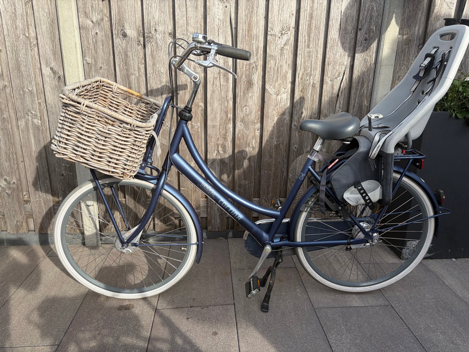 Cortina mamafiets, donkerblauw met kinderzitje en mand, Ophalen of Verzenden, 1 zitje, Gebruikt, Mandje