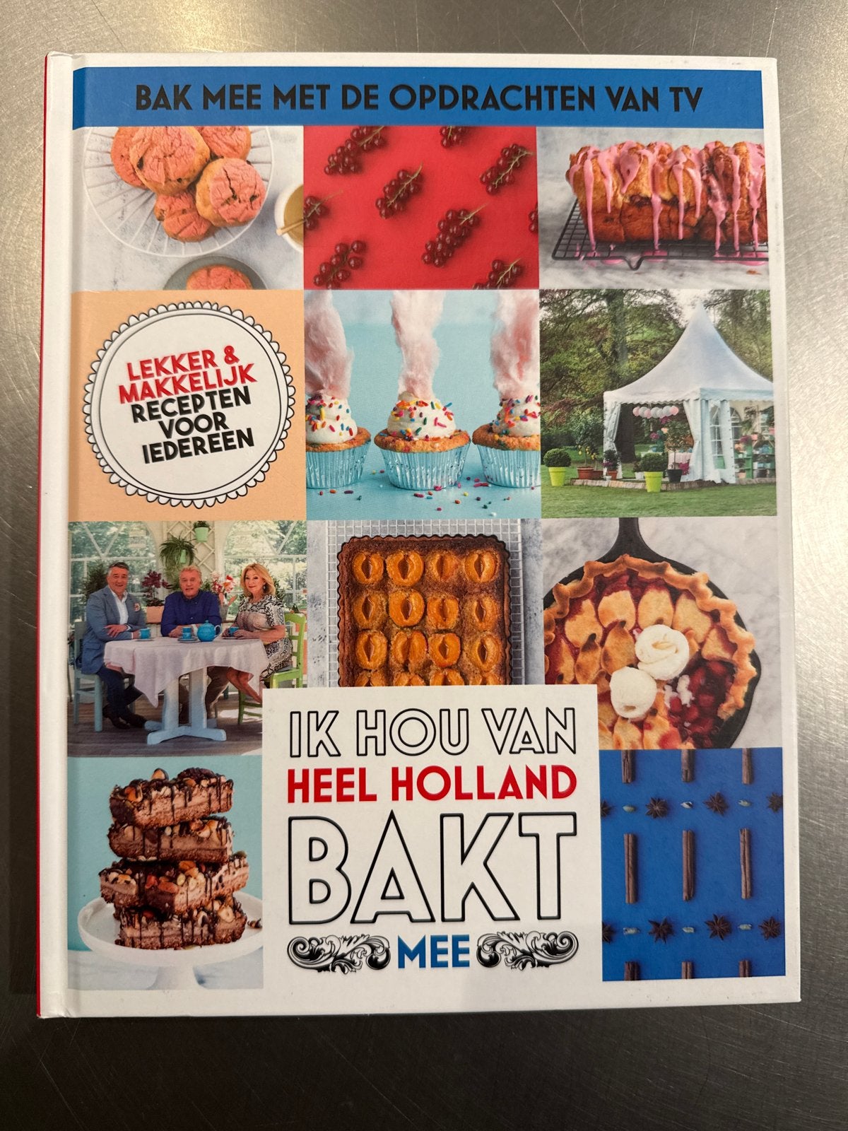 Heel Holland Bakt Mee - Bakboek met TV opdrachten, Boeken, Ophalen of Verzenden, Zo goed als nieuw, Overige gebieden, Taart, Gebak en Desserts