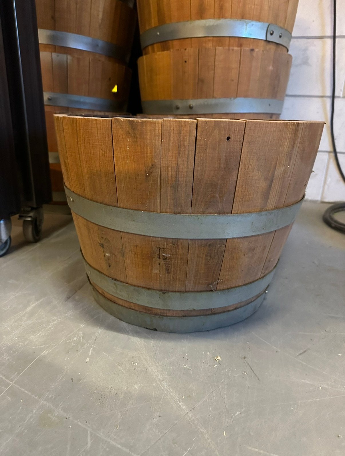 Houten pot van oud whiskyvat, Ophalen, Zo goed als nieuw, Rond, Hout
