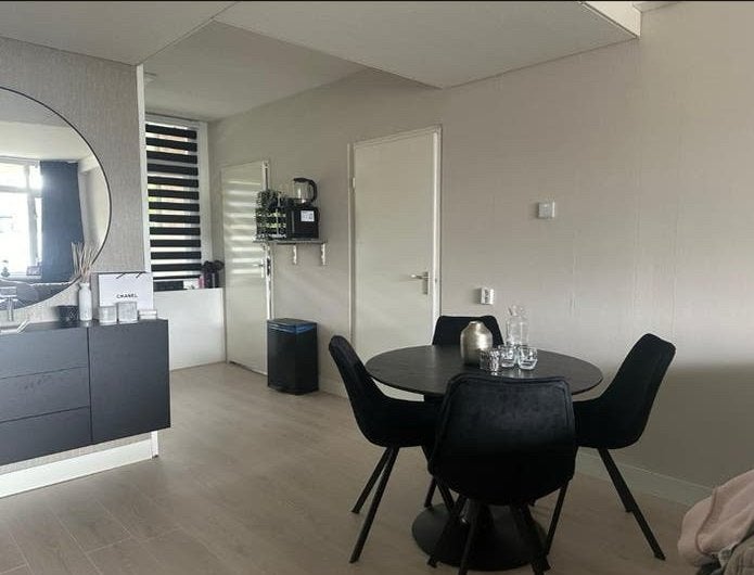Moderne ronde eettafel met 4 stoelen, Huis en Inrichting, Ophalen, Gebruikt, 100 tot 150 cm, Rond