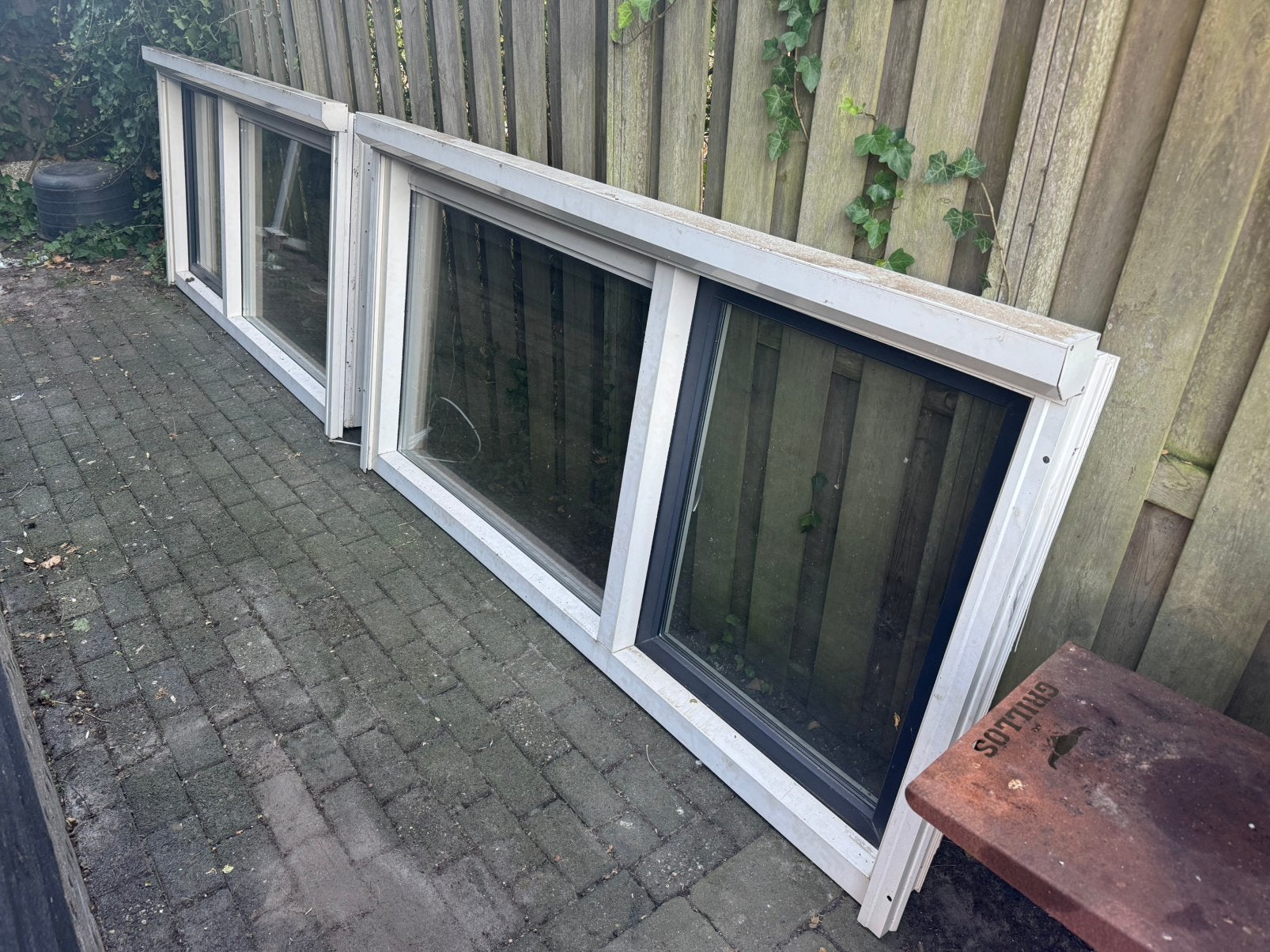 2 stuks kozijnen met raam inclusief screen, Ophalen, Kunststof, Raamkozijn, Zo goed als nieuw