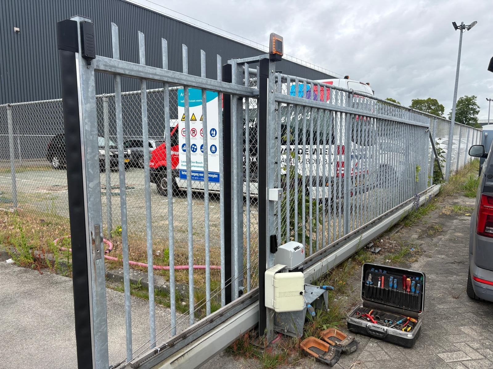 Elektrische schuifpoort 9m breed, 2m hoog met Faac 844 motor, Ophalen of Verzenden, Gebruikt