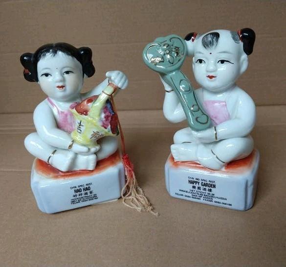 Twee originele Chinese beeldjes van porselein hoogte 15cm, Ophalen of Verzenden, Zo goed als nieuw, Mens