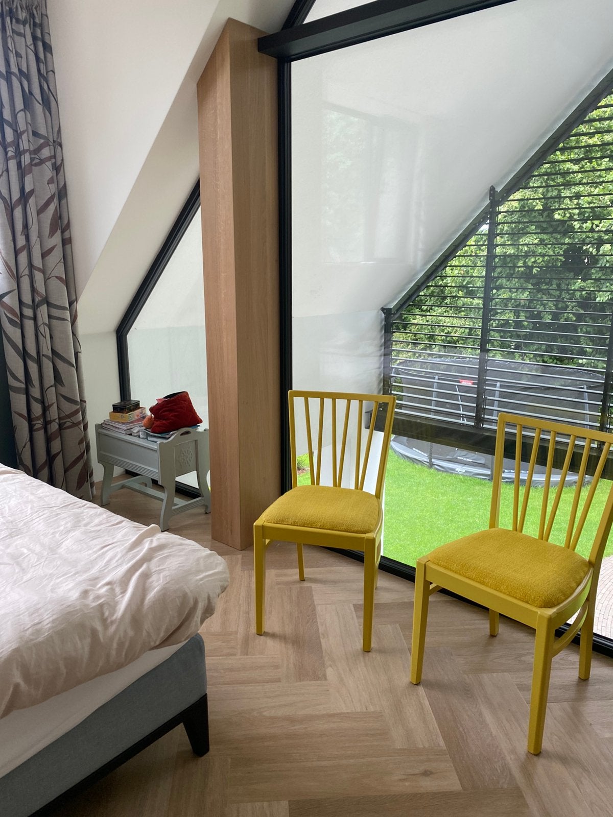 Twee gele stoelen, Huis en Inrichting, Stoelen, Ophalen