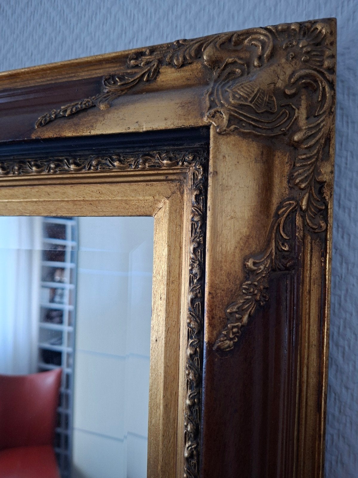 Grote spiegel met sierlijke gouden lijst 140x79cm., Huis en Inrichting, Ophalen, Zo goed als nieuw, Rechthoekig