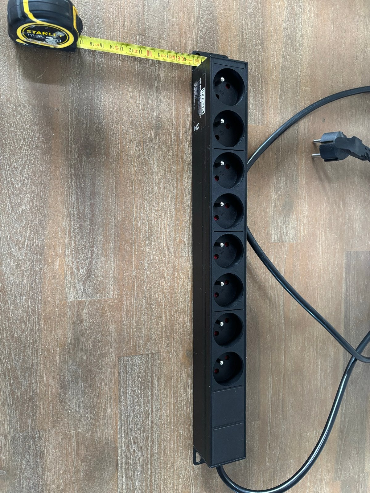 INNOX RPD R8F-F5-USB Rack Monteerbare Stroomverdeler PDU, Ophalen of Verzenden, Zo goed als nieuw