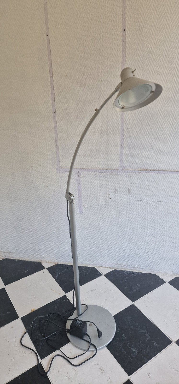 Uitschuifbare en verstelbare vloerlamp met 2 lichtstanden, Huis en Inrichting, Lampen | Vloerlampen, Ophalen
