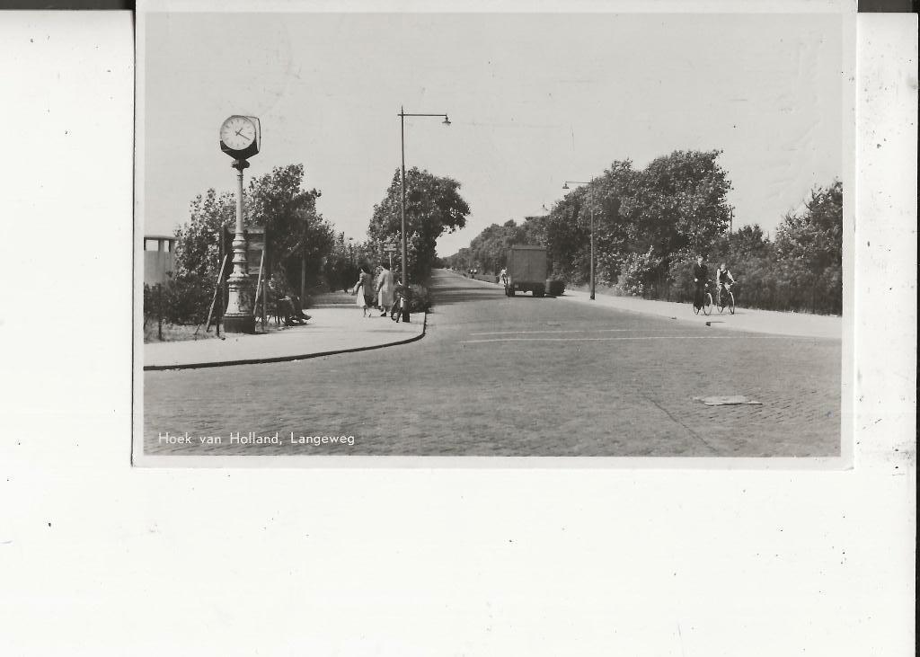Hoek van Holland Langeweg met Klok DRC 23-7-1953, Verzamelen, Ansichtkaarten | Nederland, Ophalen of Verzenden, 1940 tot 1960