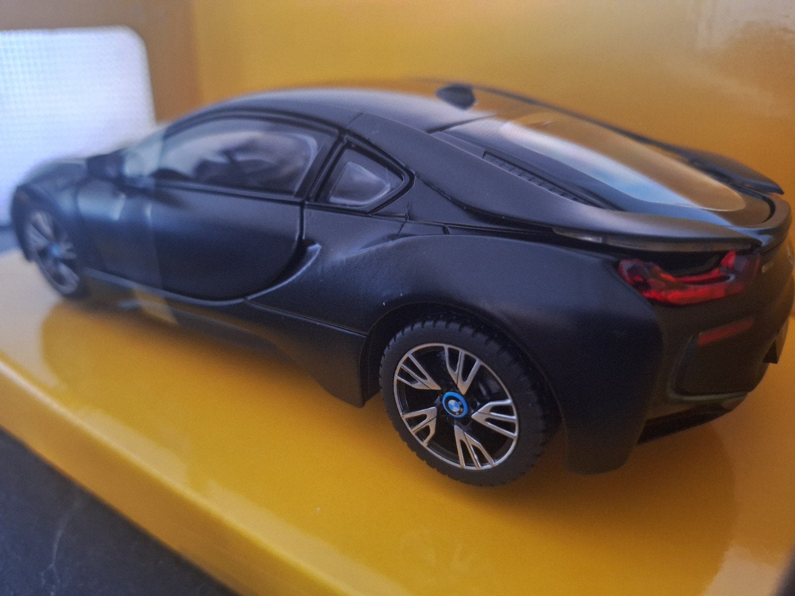 BMW i8 2015 Schaal 1:24, Overige merken, Auto, Raster, Nieuw