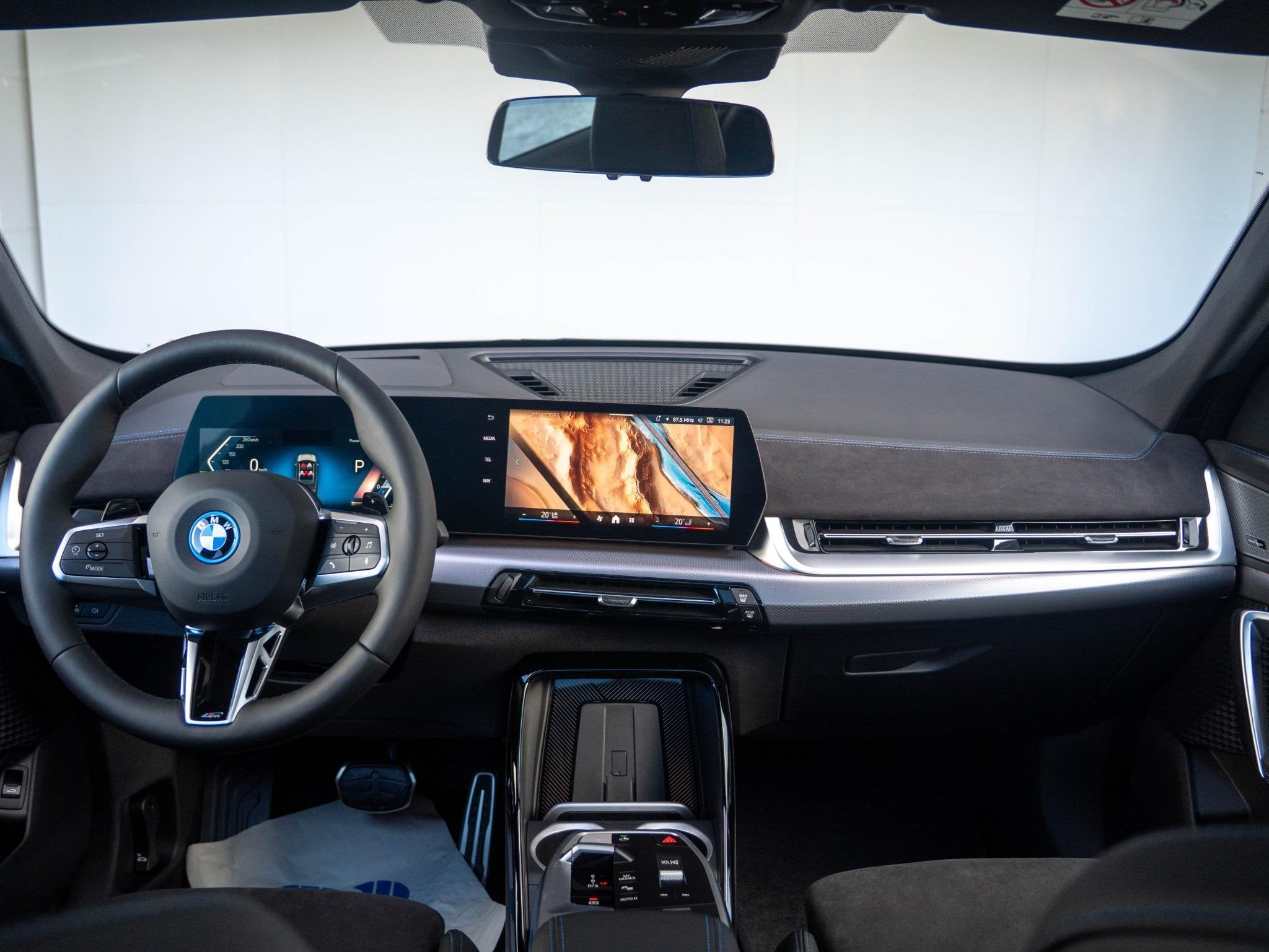 BMW X1 xDrive25e M Sportpakket Pro | Comfort Pack | Innovati, Auto's, Overige kleuren, 16 kWh, Verwarmde buitenspiegels, 105 min