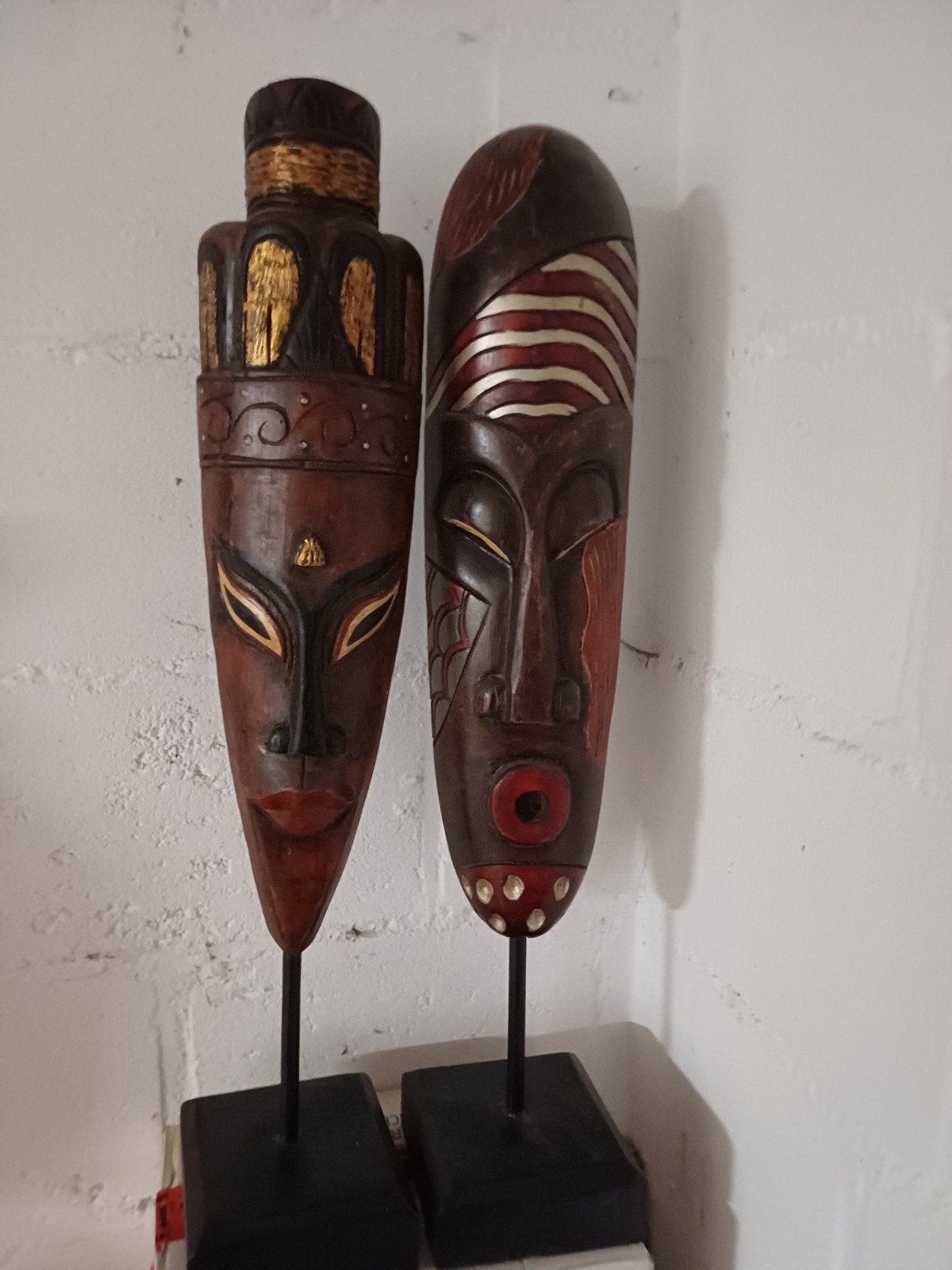 Decoratieve Afrikaanse Maskers op Voet - Houtsnijwerk, Antiek en Kunst, Kunst | Niet-Westerse kunst, Ophalen