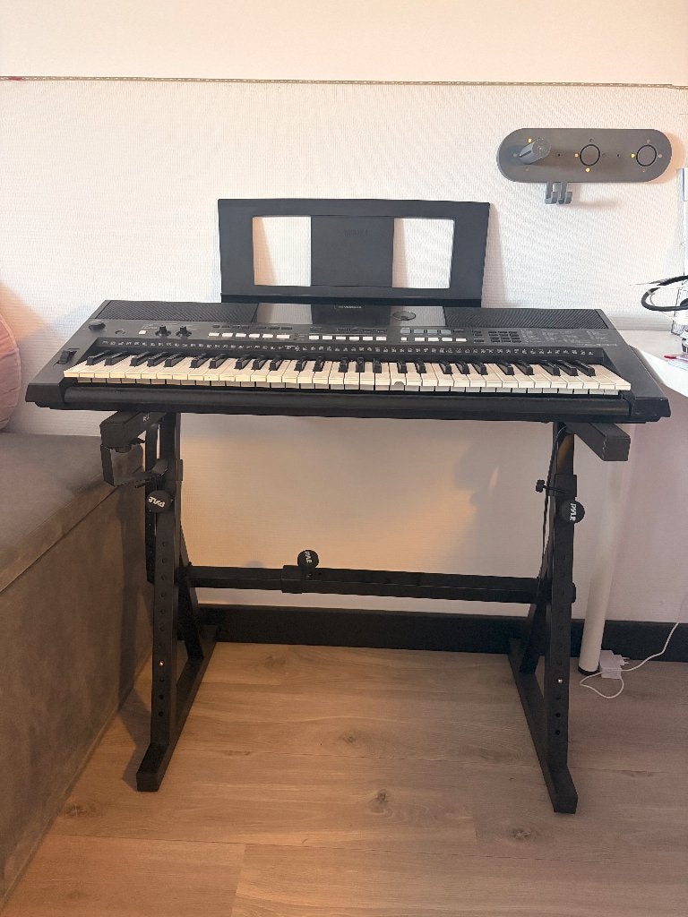 Yamaha PSR E433 Keyboard met standaard en pendaal, Ophalen, 61 toetsen, Yamaha, Zo goed als nieuw