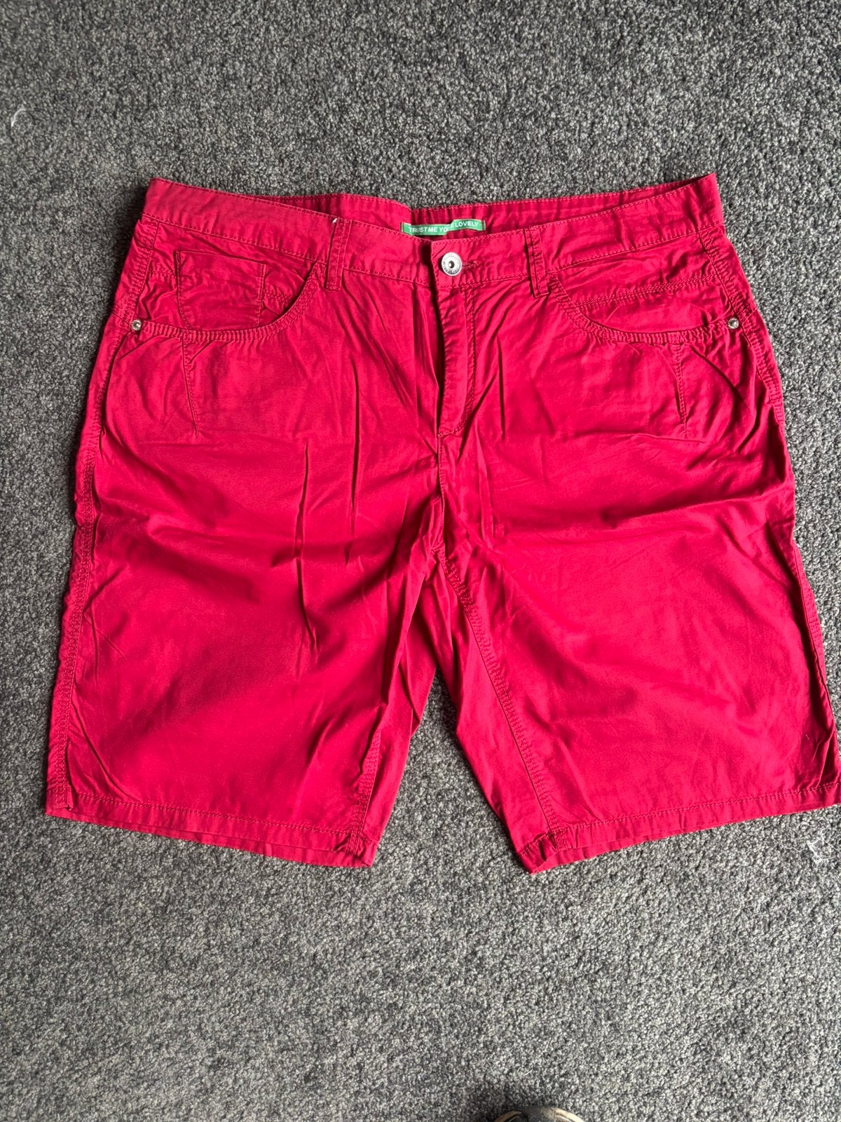 Mooie rode streetone korte broek maat 42, Ophalen of Verzenden, Zo goed als nieuw, Rood