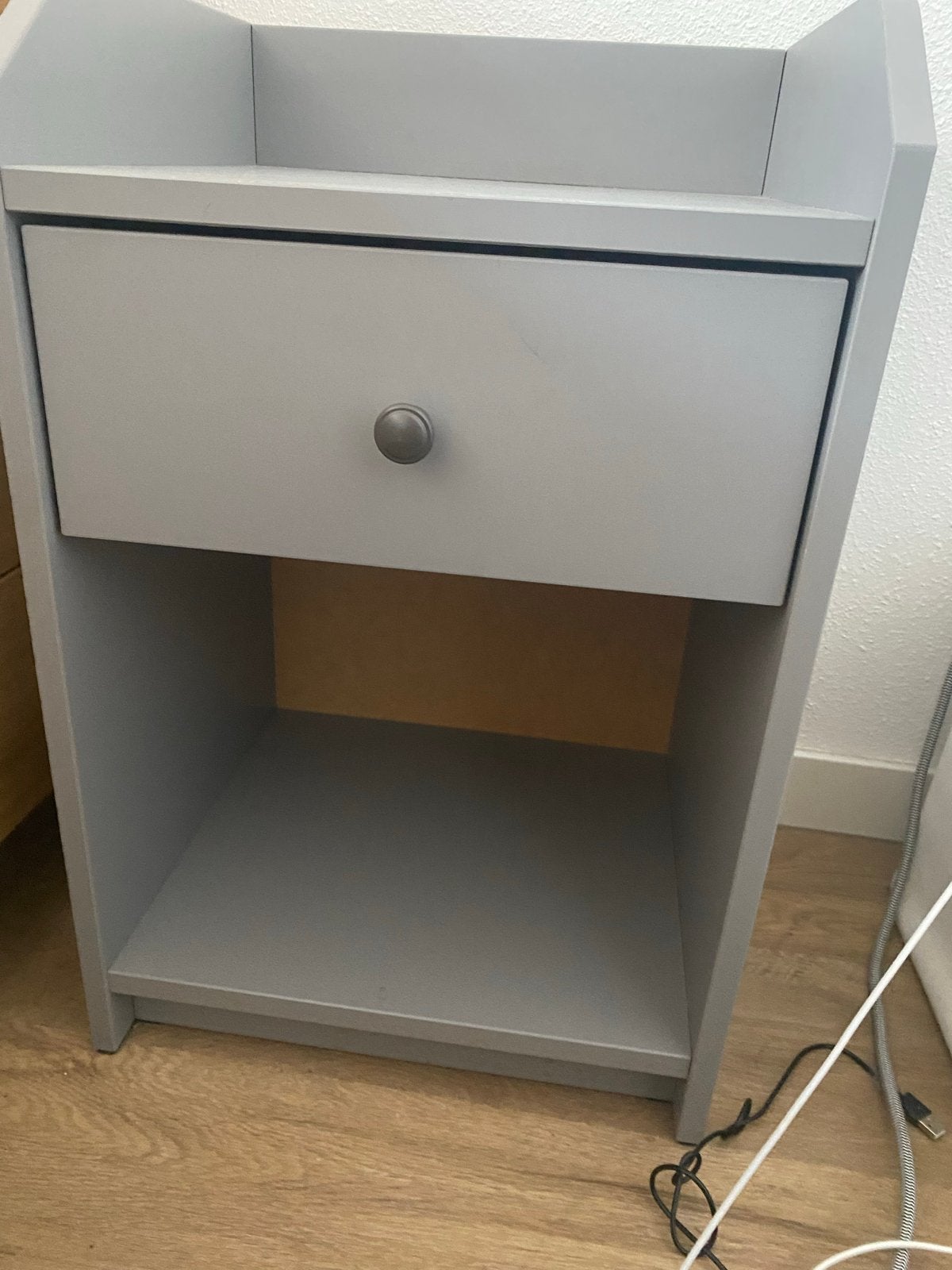 Twee IKEA Hauga nachtkastjes - Grijs, Huis en Inrichting, Slaapkamer | Nachtkastjes, Ophalen, Minder dan 45 cm, 55 tot 70 cm, Zo goed als nieuw