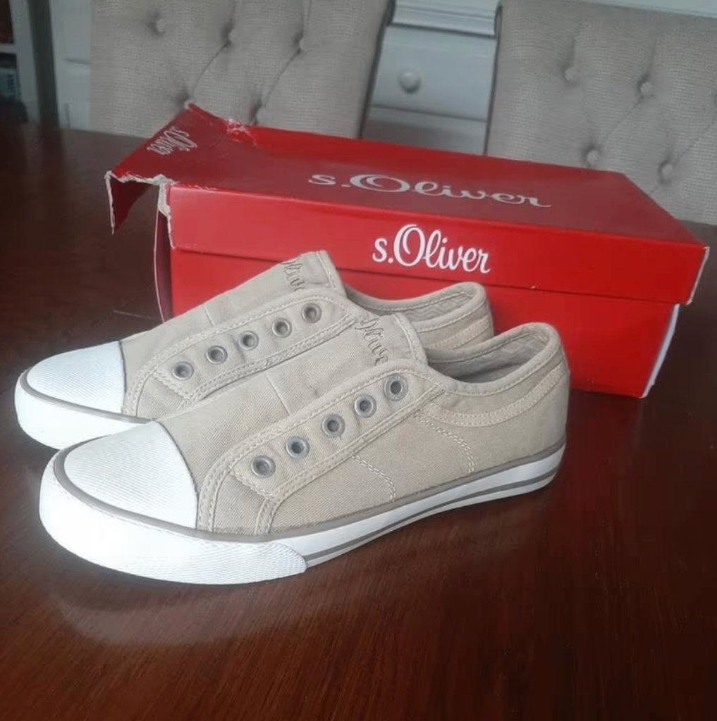 Nieuw: dames beige instap sneakers van s.Oliver maat 37, Beige, Nieuw, Ophalen of Verzenden, Sneakers of Gympen