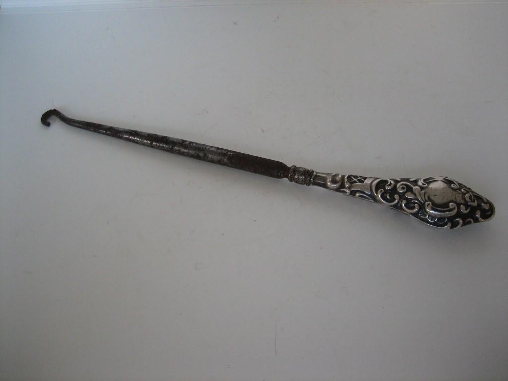 Button hook with richly worked silver handle, Antiek en Kunst, Ophalen of Verzenden