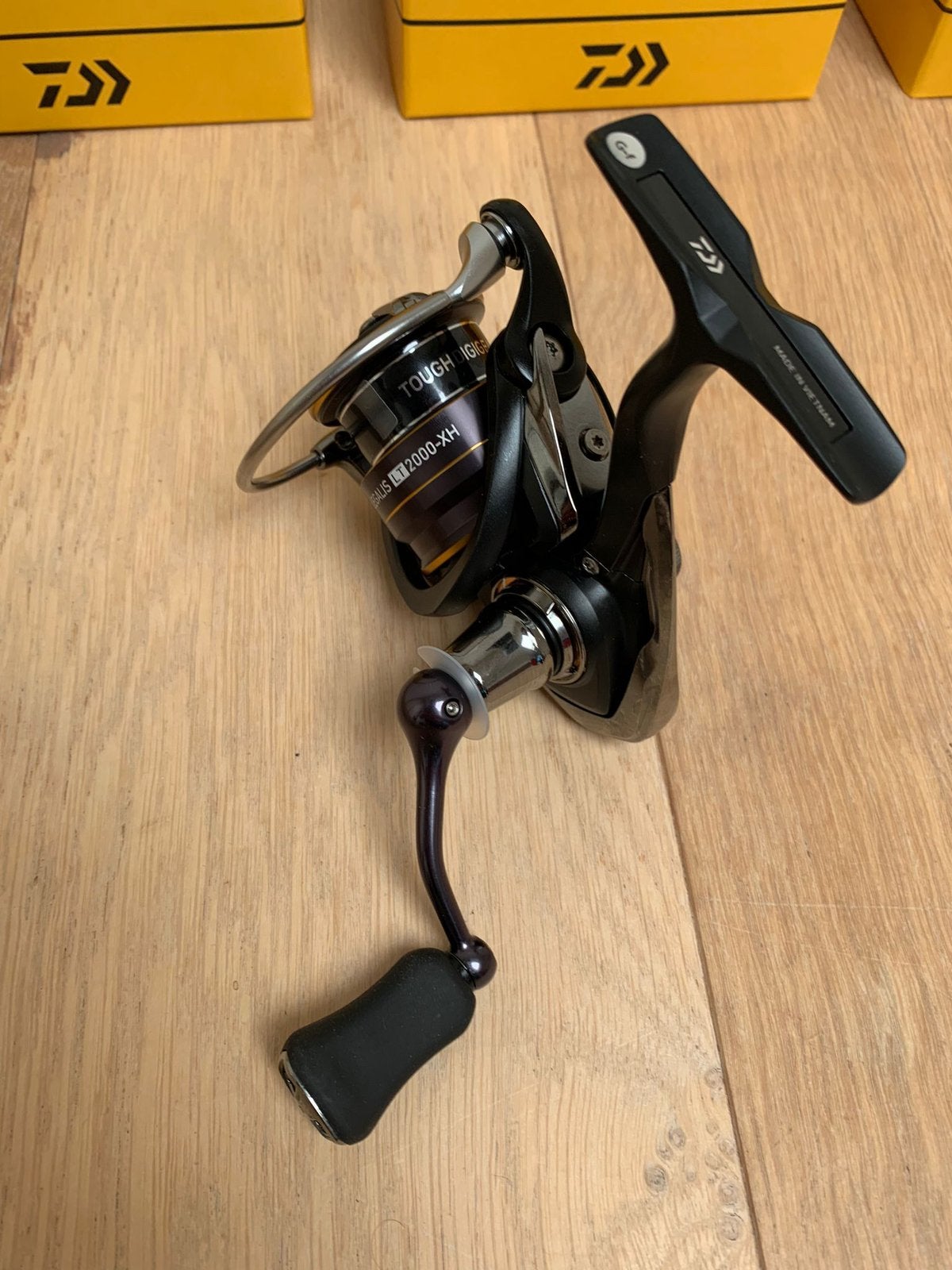 Nieuwe Daiwa Legalis LT 2000-XH molens, 5 lagers, Molen, Daiwa, Nieuw, Ophalen of Verzenden