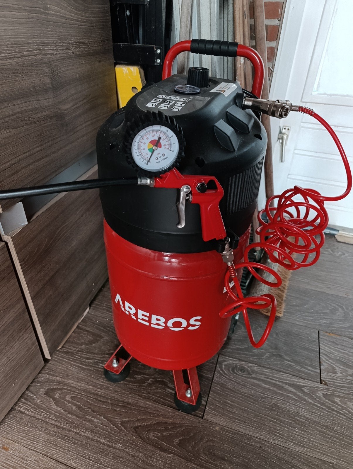 luchtdruk compressor, Doe-het-zelf en Verbouw, Compressors, Minder dan 25 liter, Ophalen, Zo goed als nieuw, Minder dan 200 liter/min