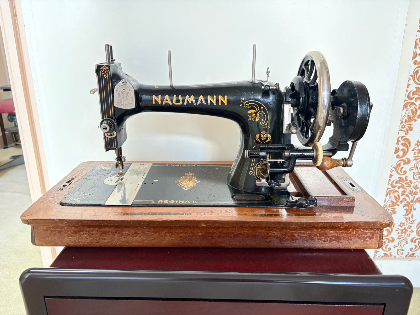Naumann naaimachine, Ophalen