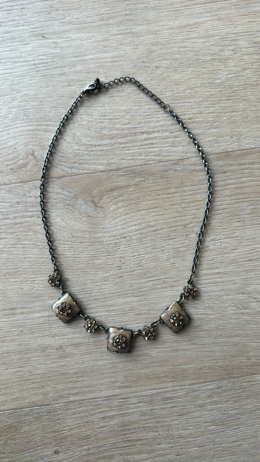 Elegante ketting met vierkante hangers en strass, Overige materialen, Gebruikt, Overige kleuren, Ophalen of Verzenden