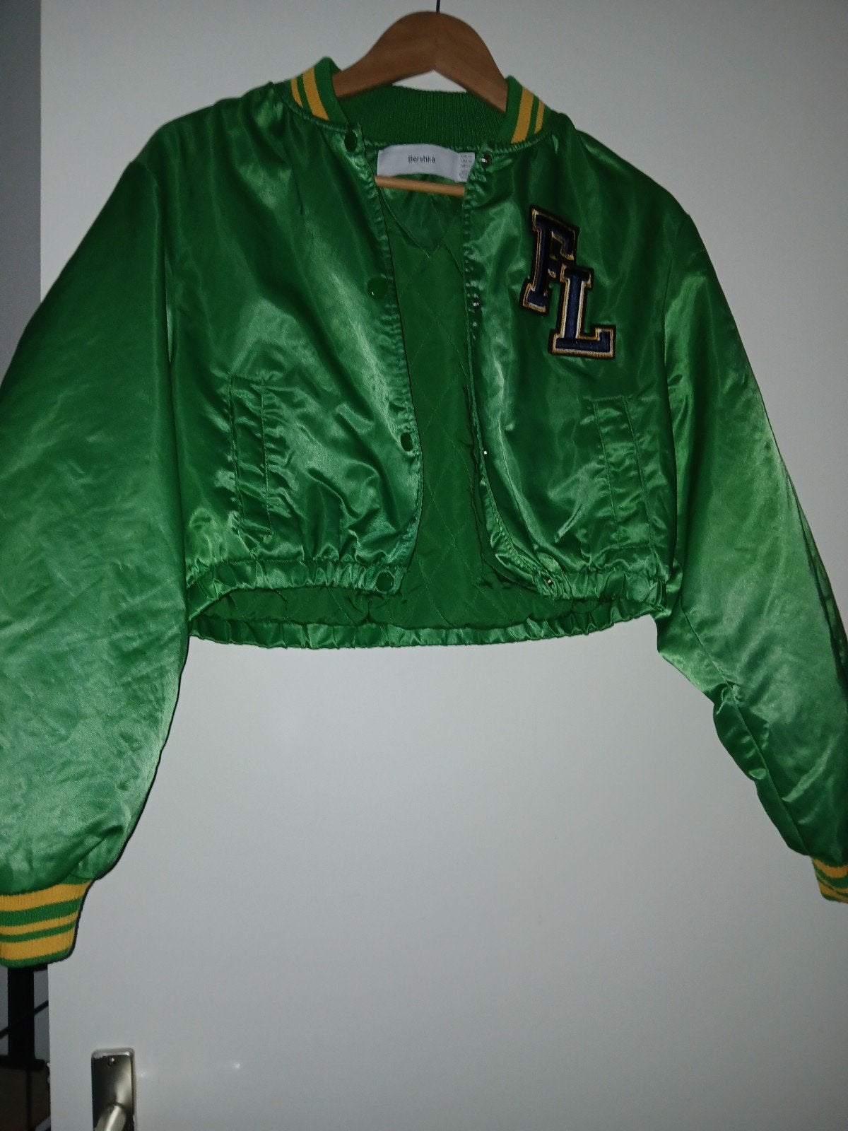 Groene cropped bomberjack met borduursel, Ophalen of Verzenden, Zo goed als nieuw, Meisje, Jas