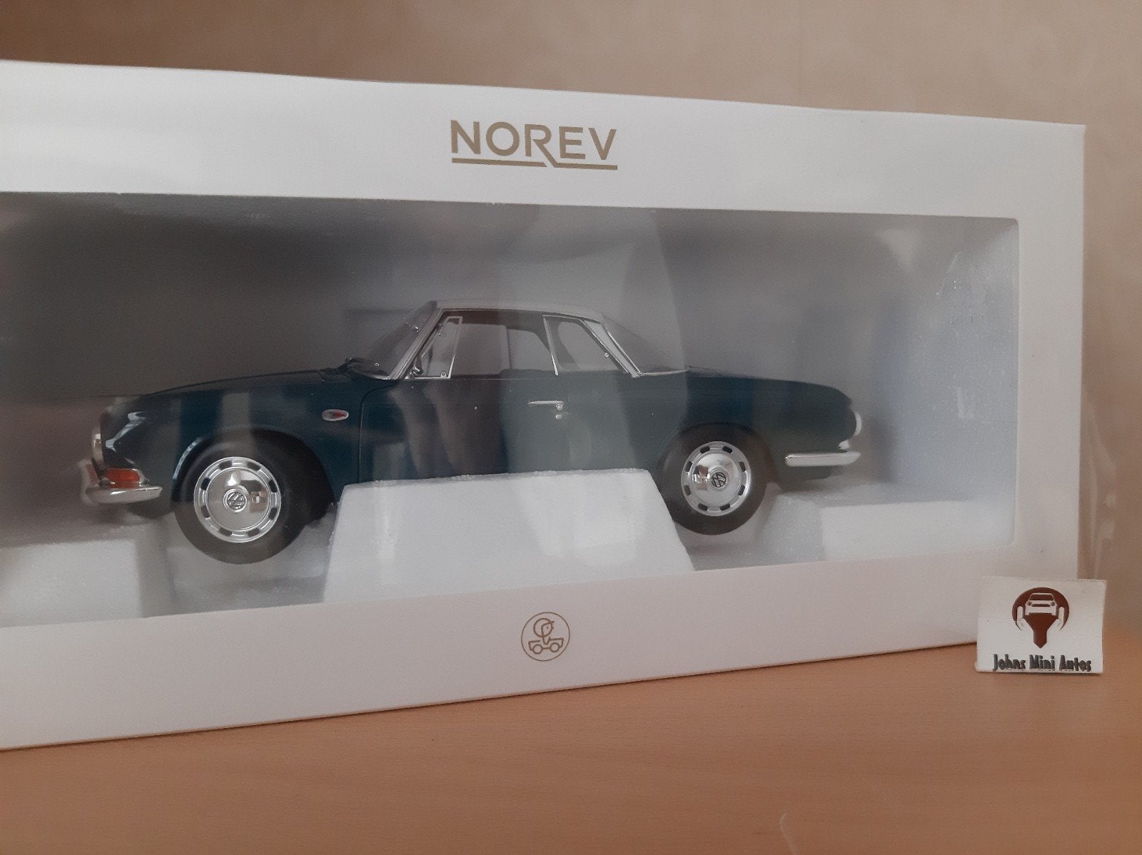 Volkswagen Karmann Ghia Typ34 Sea Blue/White top- Norev 1:18, Norev High Quality, Auto, Nieuw, Norev