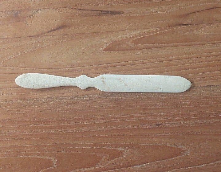 Antiek  vintage brievenopener van been, Antiek en Kunst, Antiek | Bestek, Ophalen of Verzenden