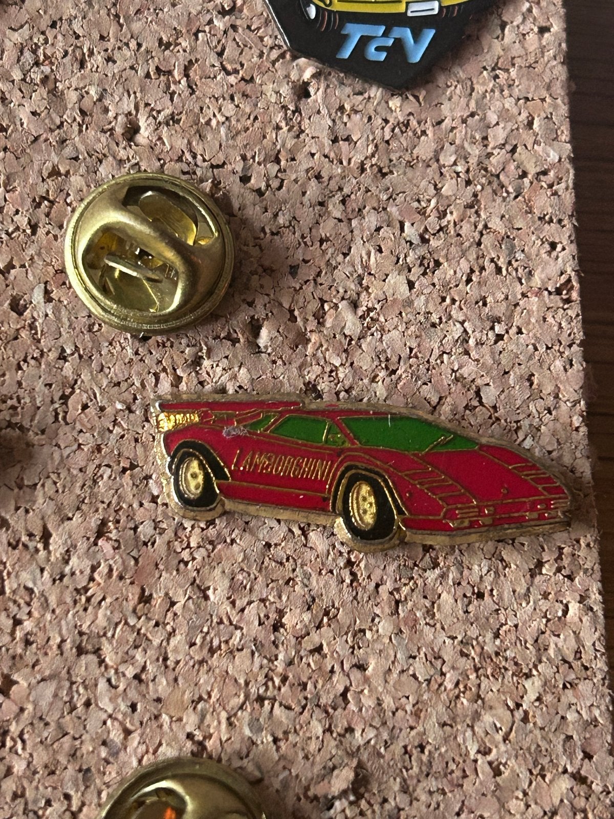 Vintage Lamborghini Countach Pin - Rode Sportwagen, Ophalen of Verzenden, Zo goed als nieuw, Transport, Speldje of Pin