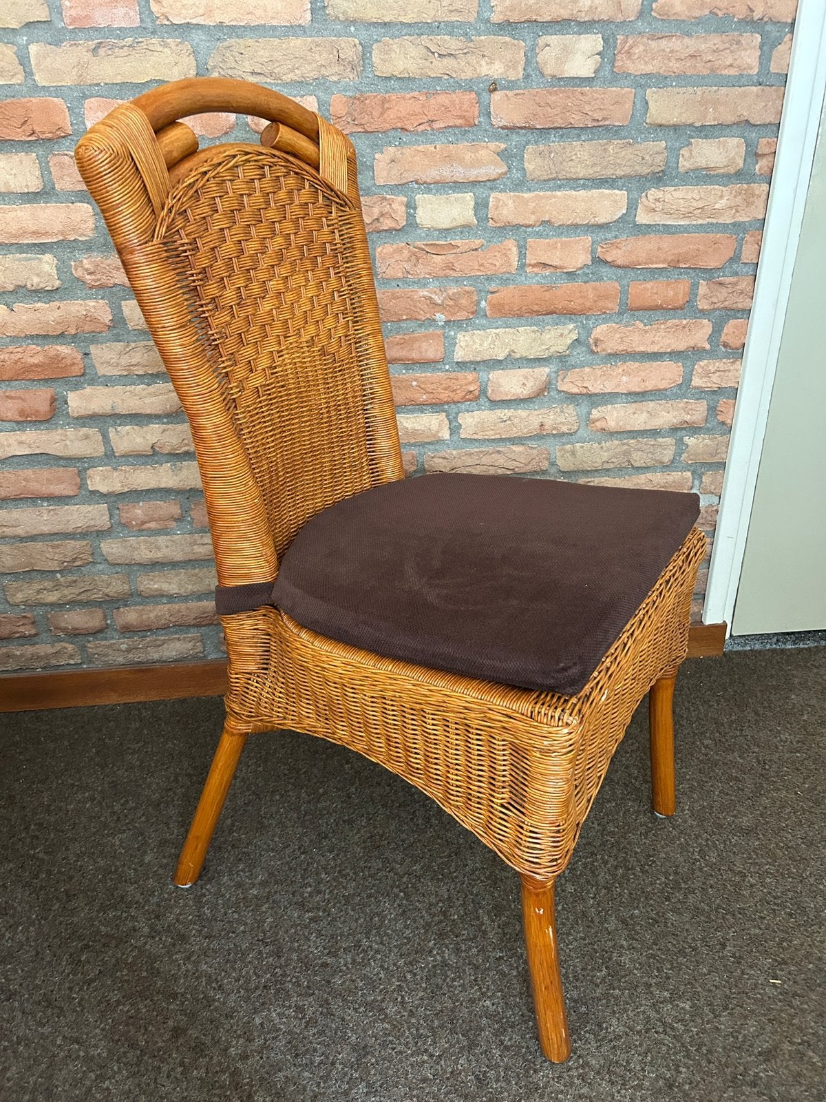 4 rieten eetkamerstoel 44 cm hoog x 45 cm diep x 45 cm breed, Ophalen, Gebruikt, Bruin, Eén