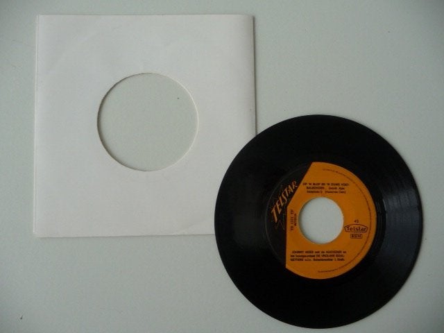 single JOHNNY HOES EN DE AJAXIEDEN - OP 'N SLOF EN EEN ...., Gebruikt, 7 inch, Ophalen of Verzenden, Nederlandstalig