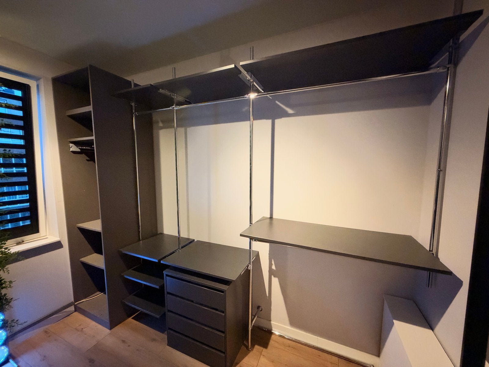 Moderne kledingkast met lades en planken - 300x220 cm, Overige houtsoorten, Indistrieel modern, 200 cm of meer, Ophalen of Verzenden