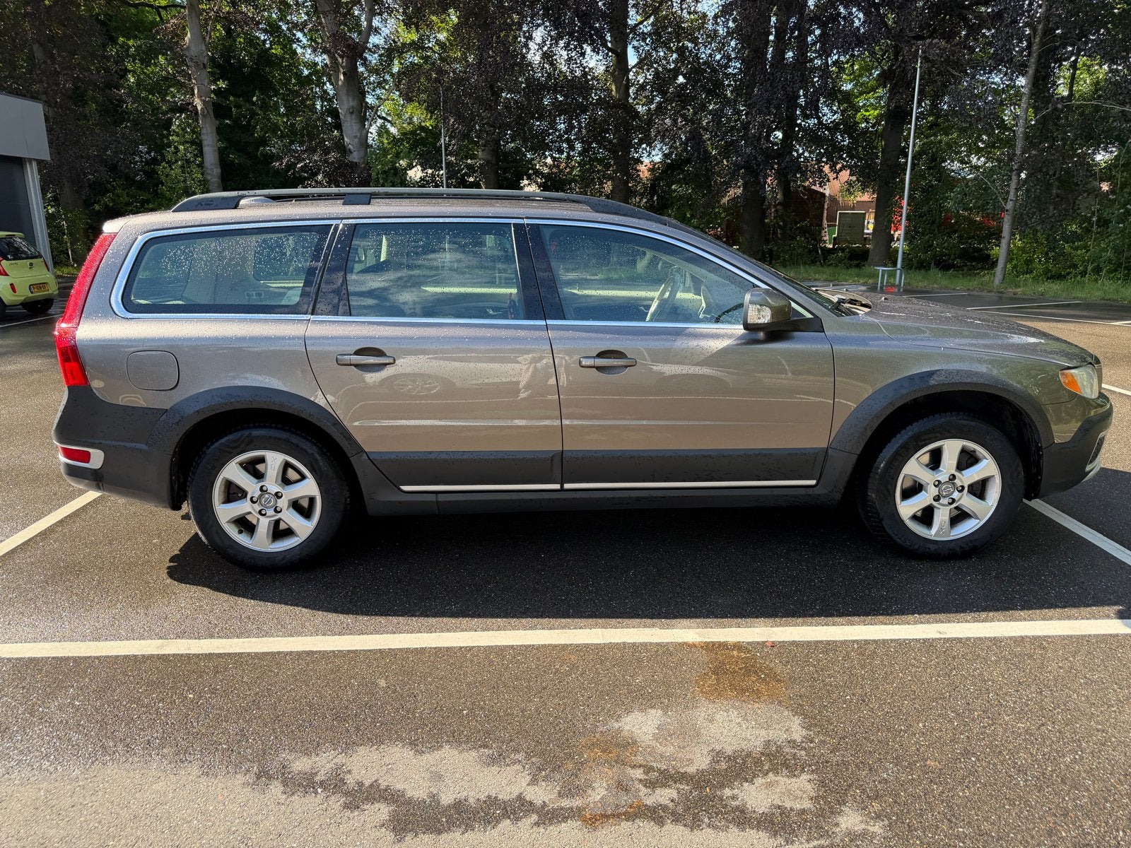 Volvo XC70 2.4 D5 AWD Geartronic 2010 Grijs, Auto's, Volvo, 197 €/maand, XC70, Origineel Nederlands, Diesel