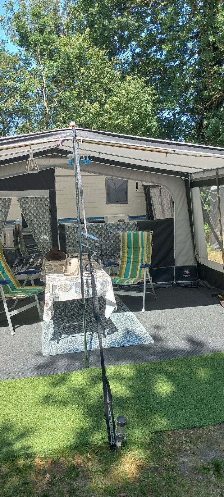 Adria Altea 432 PX Tour Caravan 2006 met nieuwe voortent, Caravans en Kamperen, Vast bed, Bedrijf, Treinzit, 750 - 1000 kg