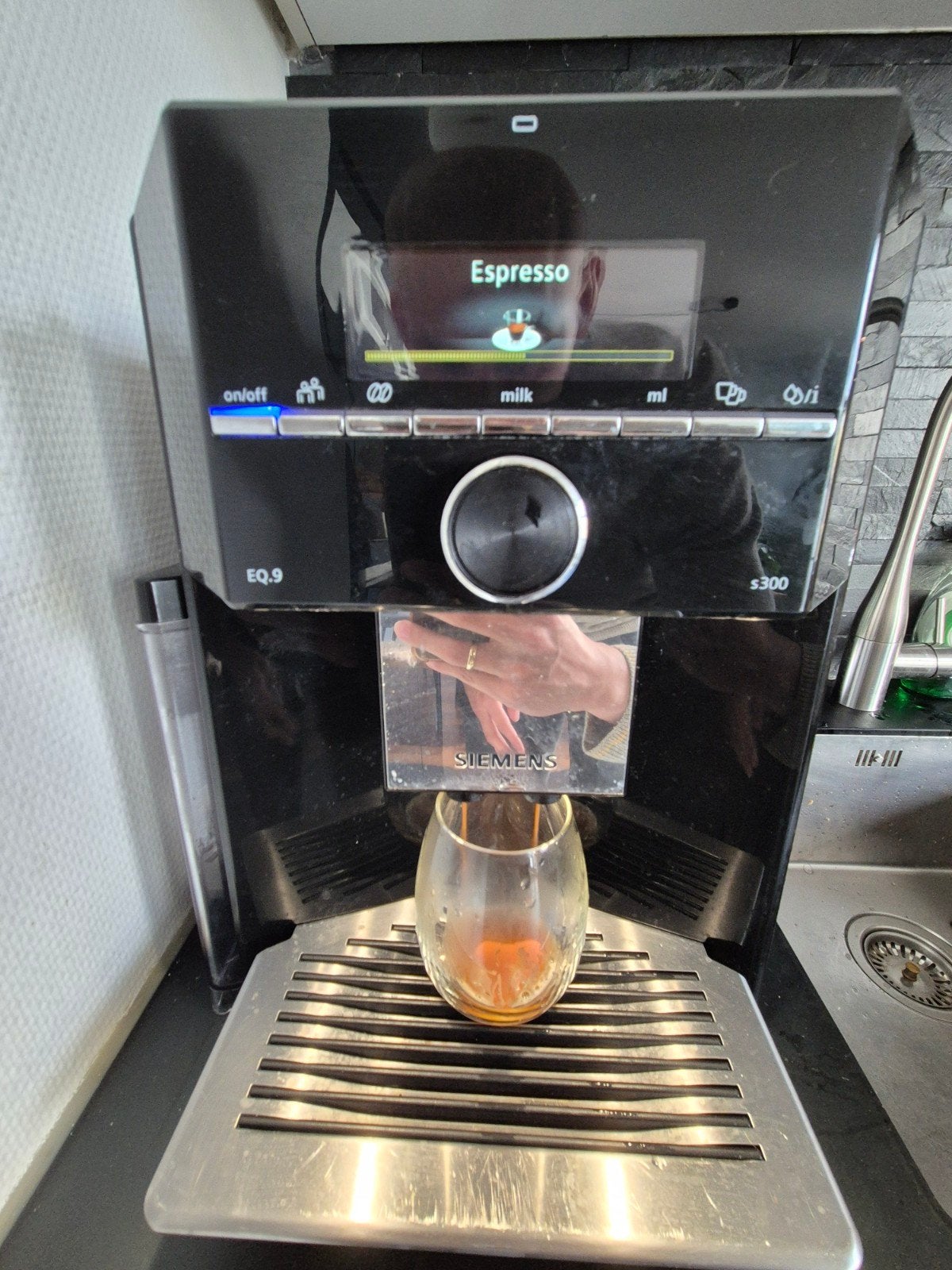 Koffiemachine Siemens EQ.9 s300 volautomatisch, Ophalen, Afneembaar waterreservoir, 10 kopjes of meer, Koffiemachine