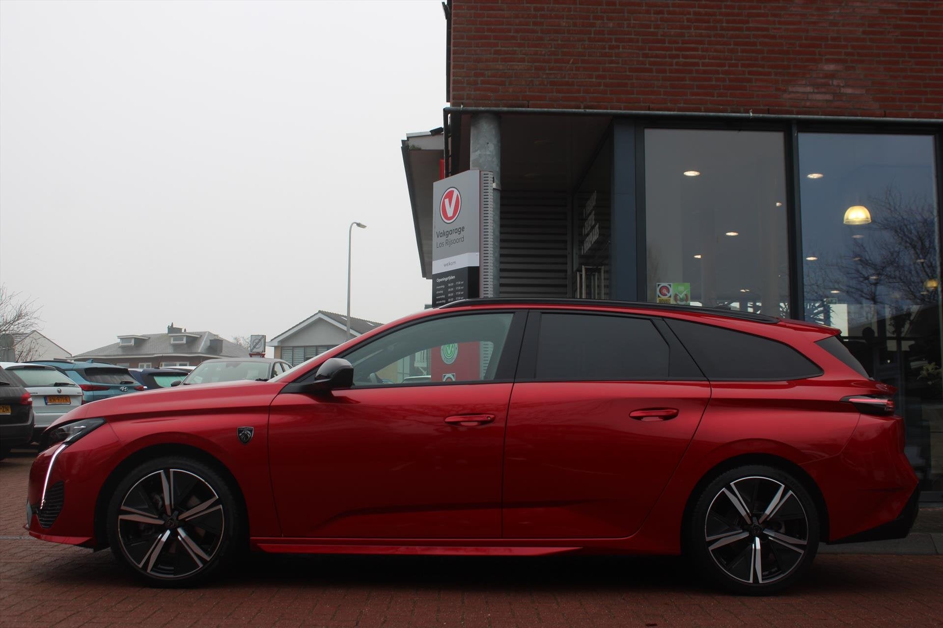 PEUGEOT 308 Sw 1.2 Puretech Aut. *GT* | Carplay | Schuifdak, Automaat, Gebruikt, 1199 cc, Automatische klimaatregeling