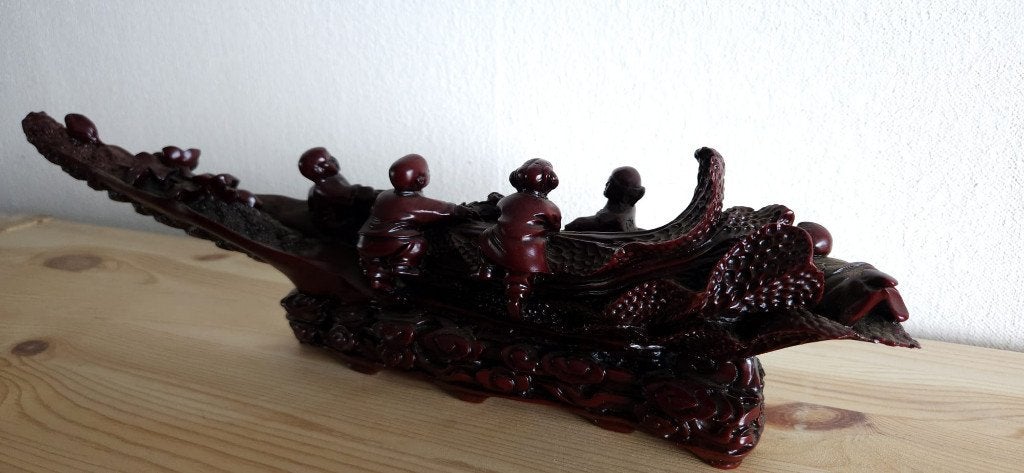 Chinees beeld, spelende kinderen op groente, Natuurlijk materiaal, Rood, Ophalen of Verzenden, 20 - 50 cm