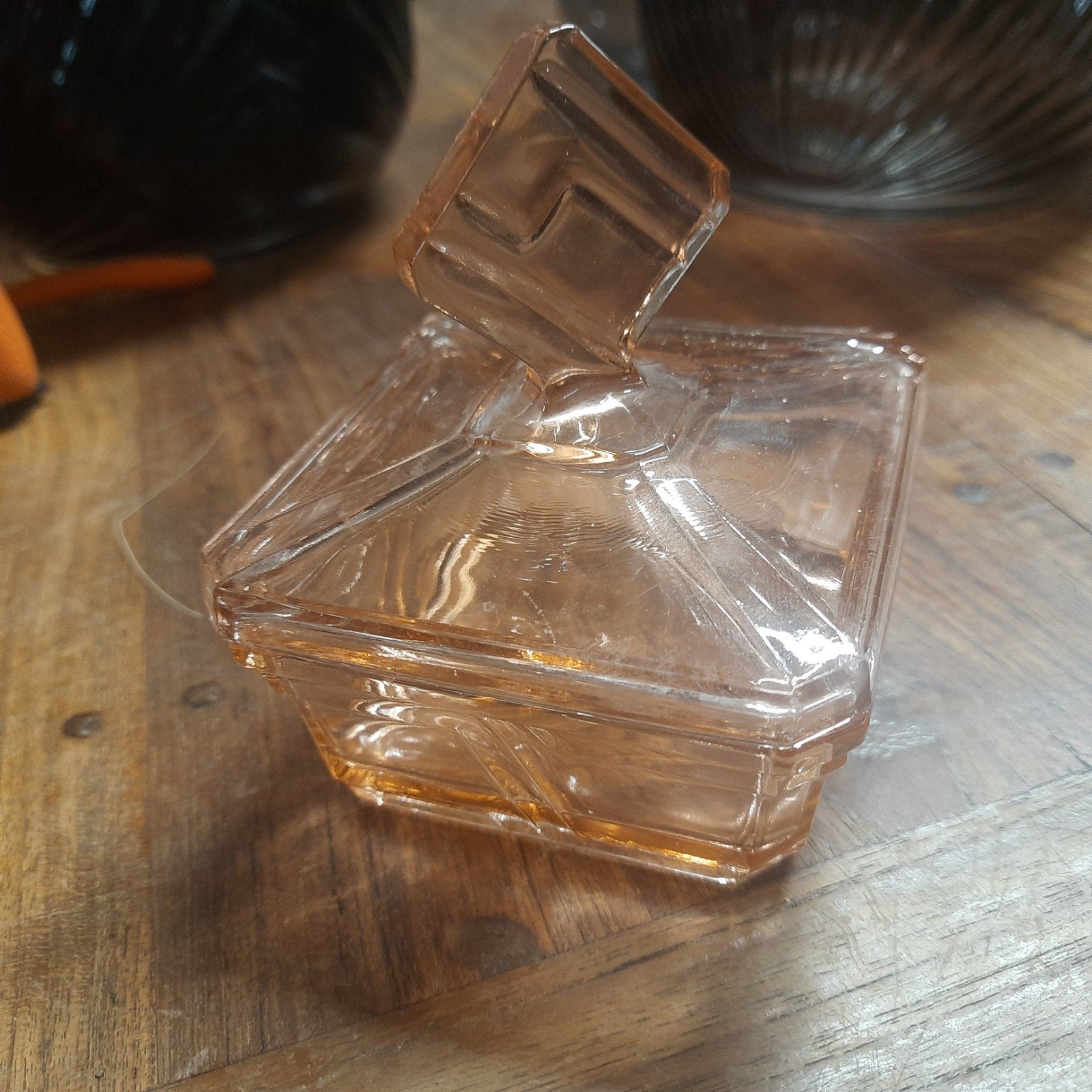 Vintage vierkante roze glazen bonbondoosje met deksel, Ophalen of Verzenden