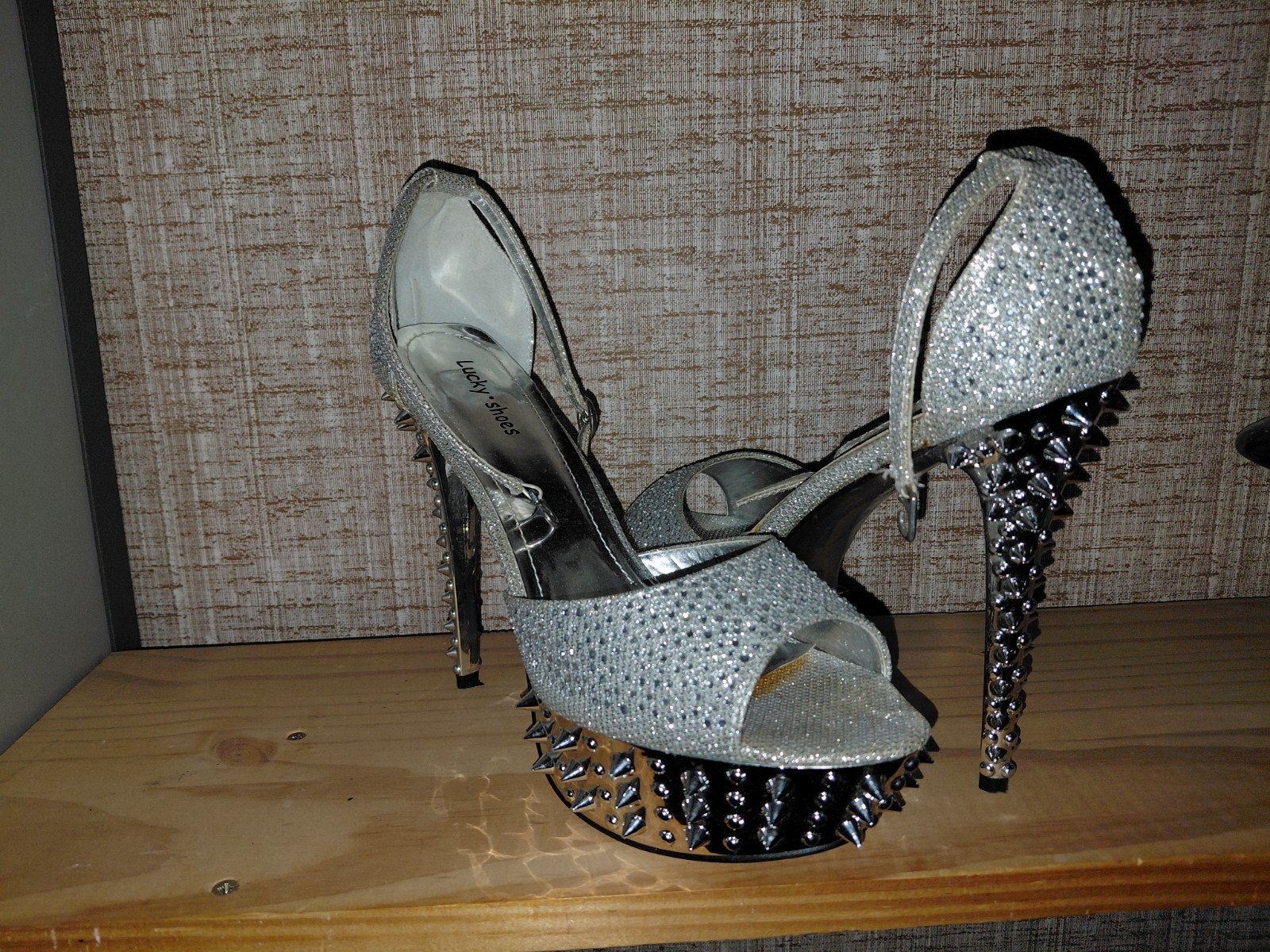 gave opvallende hakken, Kleding | Dames, Schoenen, Pumps, Overige kleuren, Ophalen of Verzenden, Zo goed als nieuw