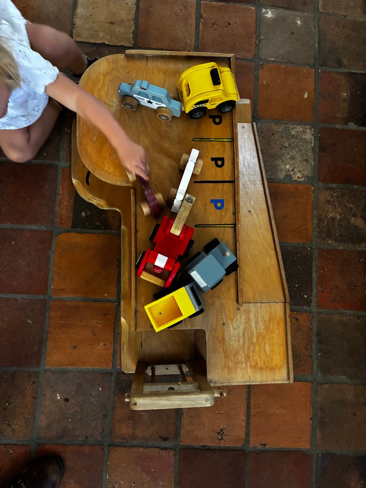 Houten garage met houten auto's, Ophalen, Gebruikt, Overige typen