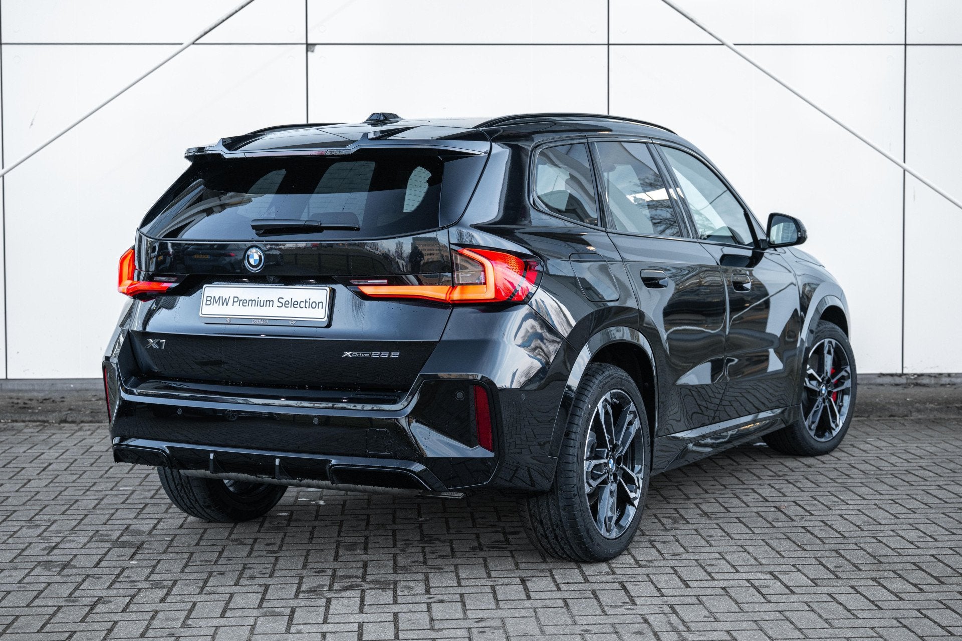 BMW X1 xDrive25e M Sport Automaat / Trekhaak / Sportstoelen, Auto's, BMW, LED verlichting, Euro 6, Zwart, Bedrijf