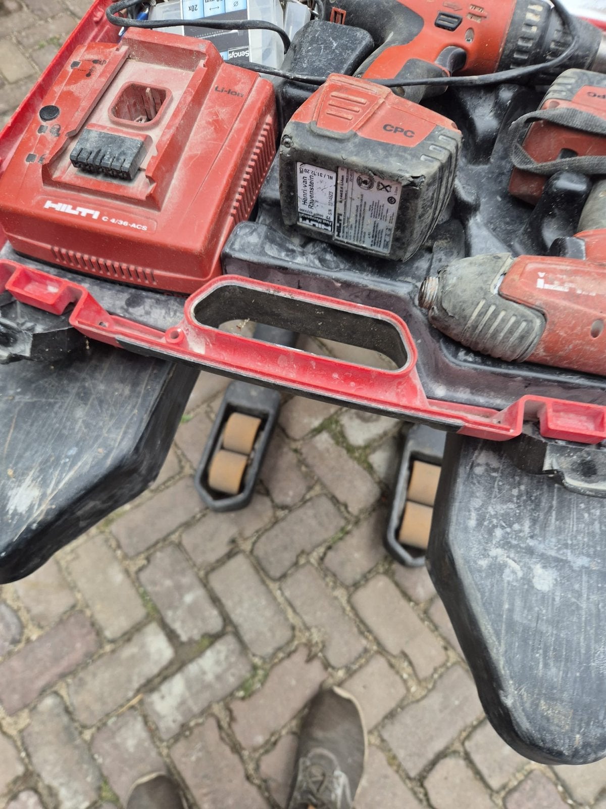 Hilti Schroefmachines met goedwerkende accu's en lader, Doe-het-zelf en Verbouw, Gereedschap | Boormachines, Ophalen, Gebruikt