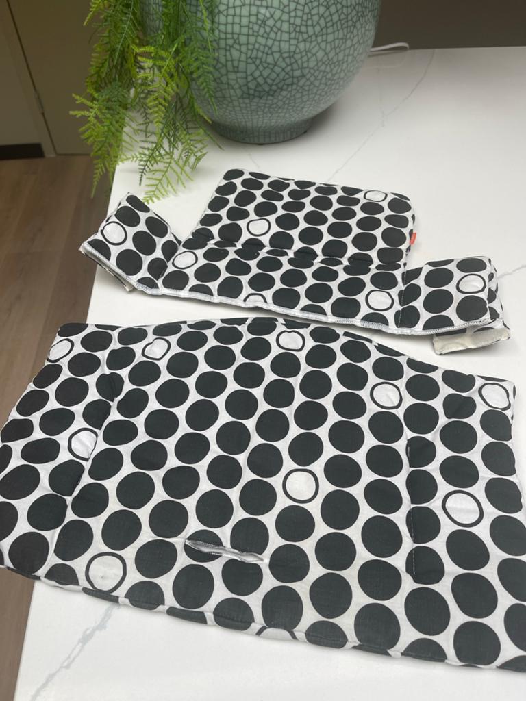 Stokke Tripp Trapp babyset kussen zwart wit stippen, Ophalen of Verzenden, Zo goed als nieuw, Meegroeistoel, Stoelverkleiner