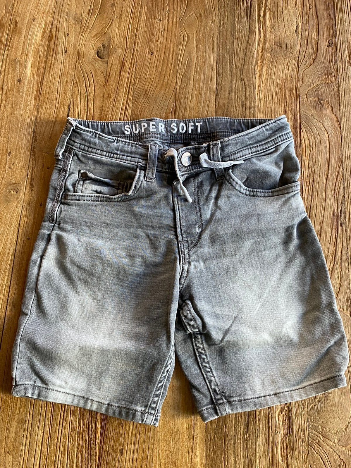 Korte broek H&M grijs jongens maat 122, Kinderen en Baby's, Kinderkleding | Maat 122, Ophalen of Verzenden, Zo goed als nieuw