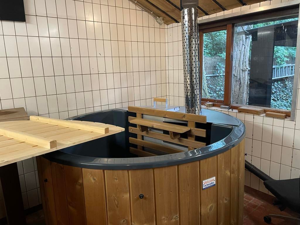 Hottub met externe kachel en houten ombouw, Ophalen of Verzenden, Nieuw, Afdekzeil, Vast