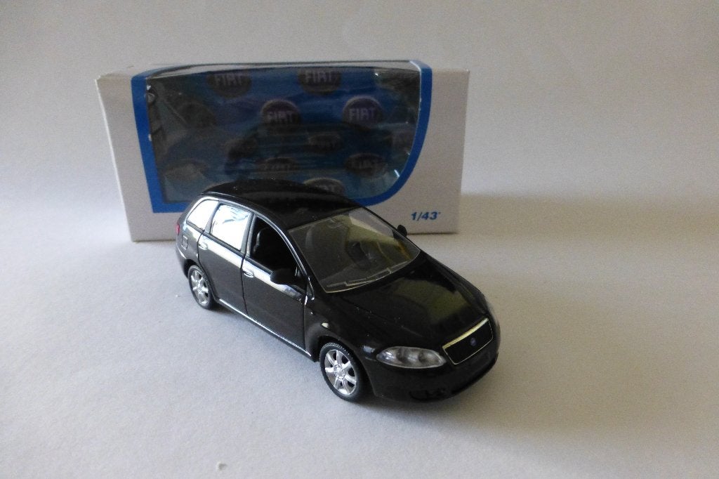 Norev Fiat Croma stationwagen zwart, Hobby en Vrije tijd, Modelauto's | 1:43, Ophalen of Verzenden, Nieuw, Auto, Norev