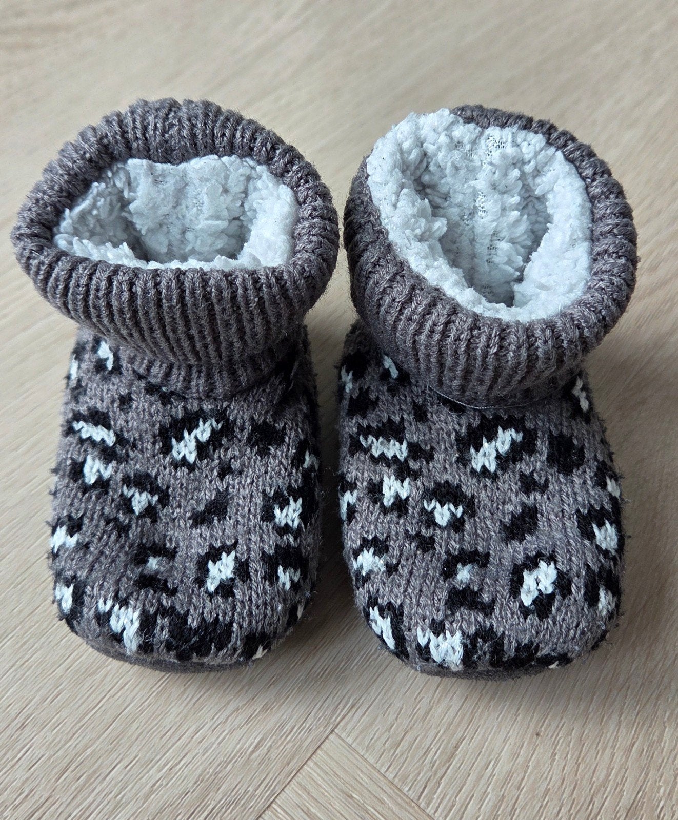 Prenatal donkergrijze, warme babyslofjes, Slofjes, Meisje, Ophalen of Verzenden, Zo goed als nieuw