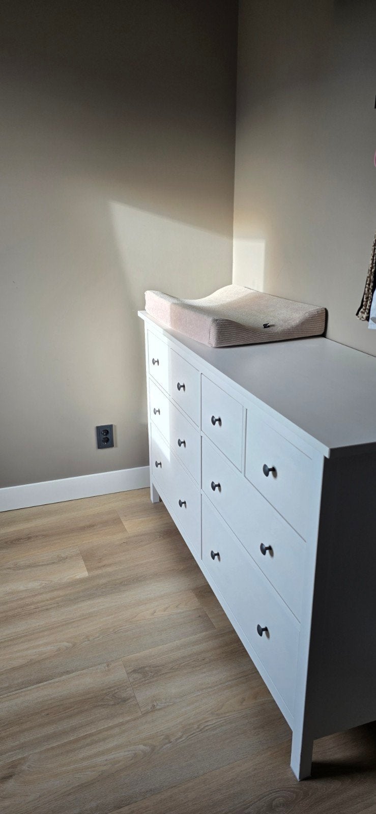 Foto 3 van Ladenkast/commode Ikea Viral Witte commode met 8 lades - Zo