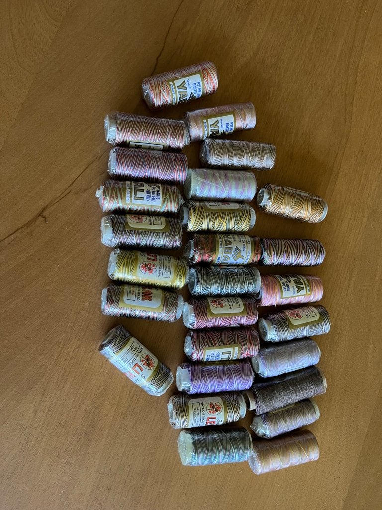 27 klosjes Leylak garen NIEUW, Hobby en Vrije tijd, Ophalen of Verzenden, Nieuw, Breien of Haken, Wol of Garen