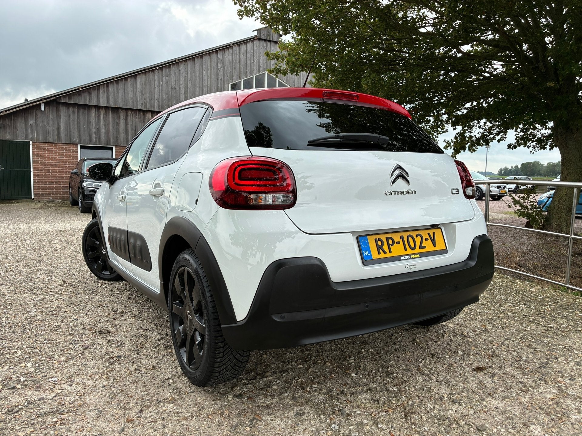 Citroen C3 1.2 PureTech S&S Shine | Camera + Cruise + Navi N, Voorwielaandrijving, 1025 kg, 450 kg, 1199 cc